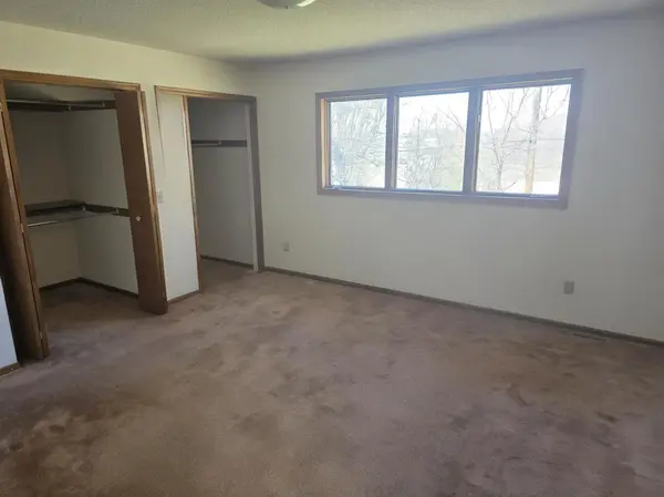 1325 Karth Lake CIR, Arden Hills, MN 55112