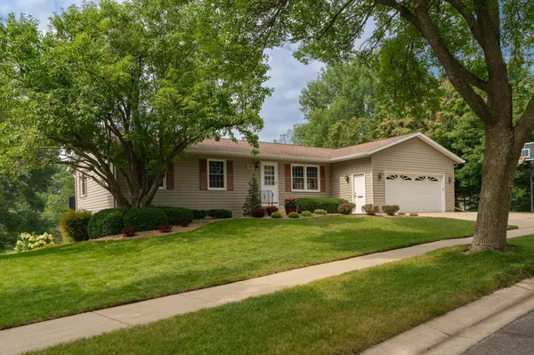 642 Chalet DR NW, Rochester, MN 55901