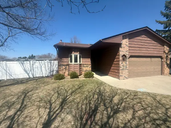 265 Oakwood DR, Shoreview, MN 55126