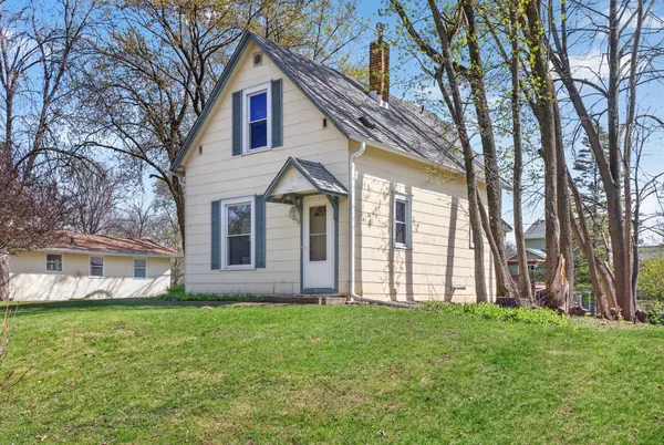 2470 South AVE E, North Saint Paul, MN 55109