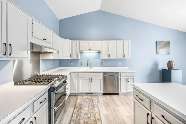 6108 Creek Line DR, Minnetonka, MN 55345