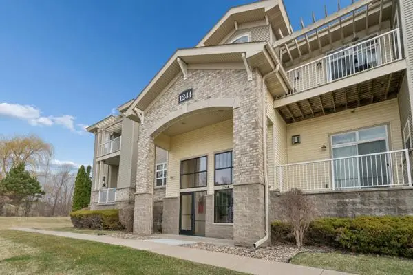 1244 County Road D E #206, Maplewood, MN 55109