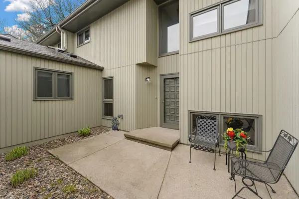 11013 Abbott LN, Hopkins, MN 55343