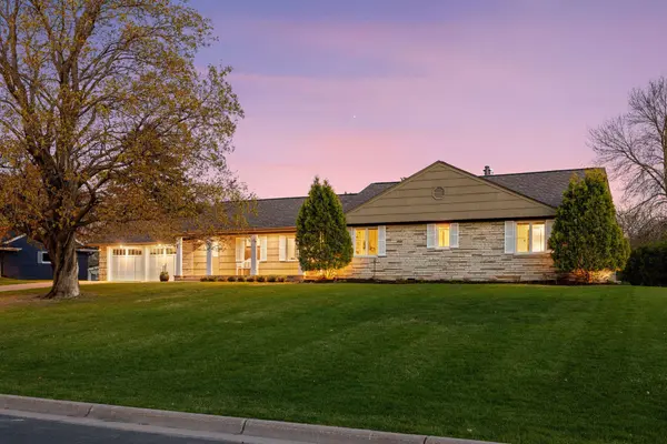 6233 Knoll DR, Edina, MN 55436