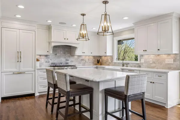 6233 Knoll DR, Edina, MN 55436