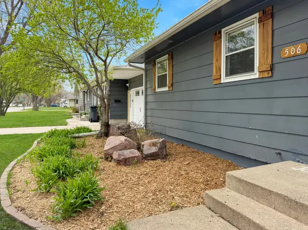 506 Elaine AVE, Marshall, MN 56258