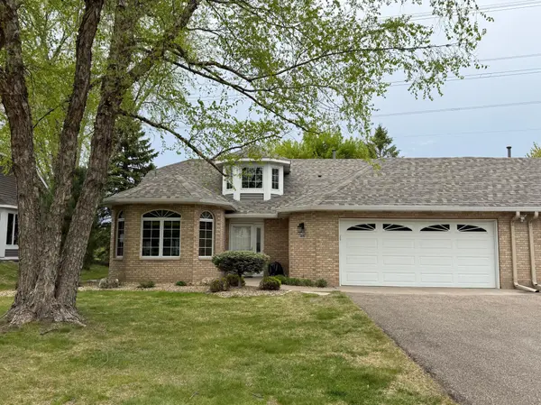 3043 Highpointe Curve, Roseville, MN 55113