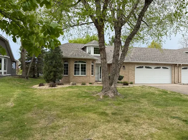 3043 Highpointe Curve, Roseville, MN 55113