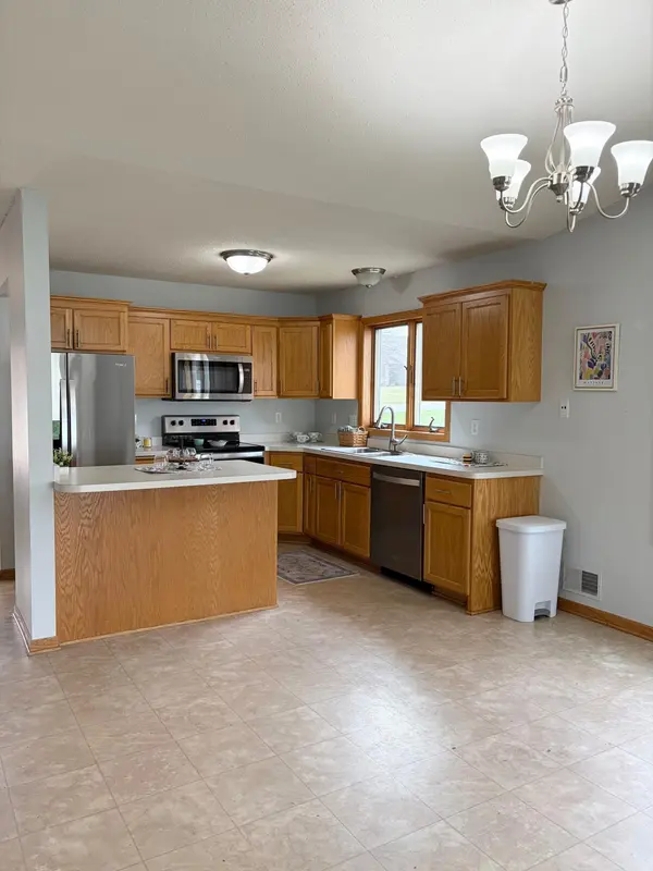 321 Wildwood CIR, Roberts, WI 54023