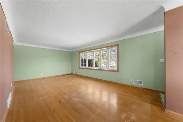 2368 Holloway AVE E, Maplewood, MN 55109