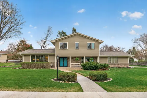 7133 Montrose RD, Woodbury, MN 55125