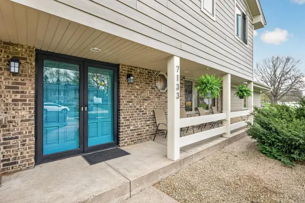 7133 Montrose RD, Woodbury, MN 55125