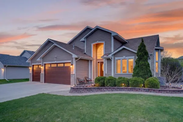 9325 Austrian Pine AVE N, Brooklyn Park, MN 55443