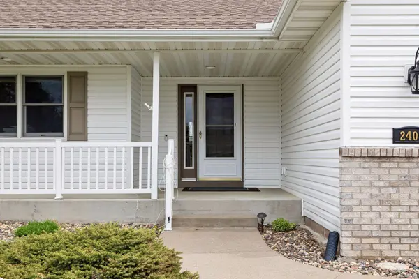 2409 Burl Oak Curve, Hudson, WI 54016