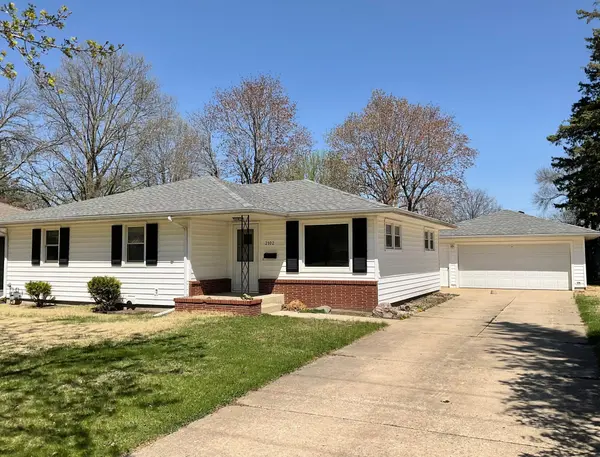 2102 W Oakland AVE, Austin, MN 55912
