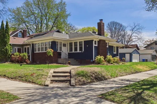 1692 Stanford AVE, Saint Paul, MN 55105