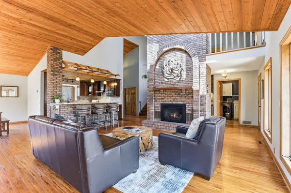 1180 Kinglet CT, Eagan, MN 55123