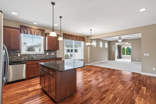10727 Kingsfield LN, Woodbury, MN 55129