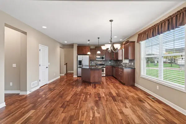 10727 Kingsfield LN, Woodbury, MN 55129