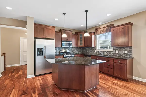 10727 Kingsfield LN, Woodbury, MN 55129