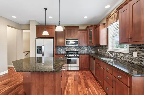 10727 Kingsfield LN, Woodbury, MN 55129