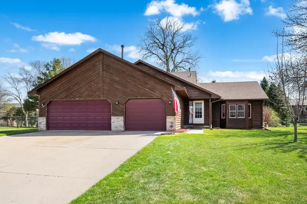 9237 Queens GDNS, Brooklyn Park, MN 55443