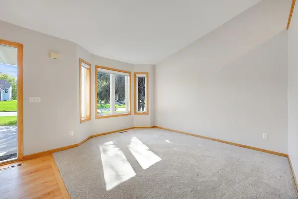 3473 Sunbury DR, Woodbury, MN 55125