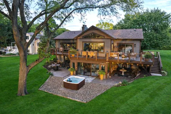 2311 Swan DR, Mendota Heights, MN 55120