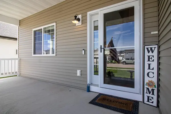 2021 Bluestem DR, Mankato, MN 56001