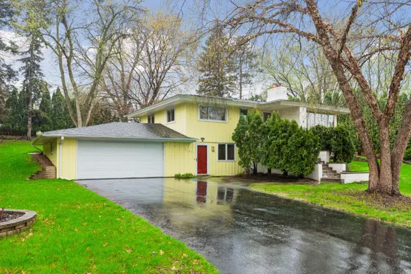 2184 Rosewood LN N, Roseville, MN 55113