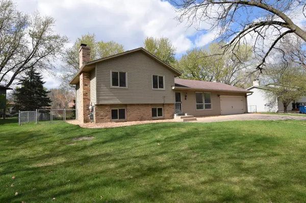 10556 104th AVE N, Maple Grove, MN 55369