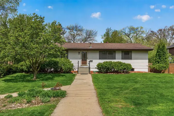 908 Greenvale AVE W, Northfield, MN 55057