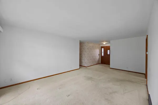 825 Spruce ST NE, Hutchinson, MN 55350