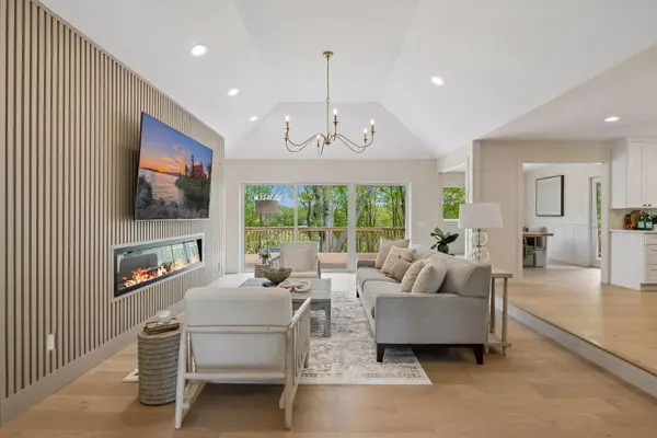 10752 Mount Curve RD, Eden Prairie, MN 55347
