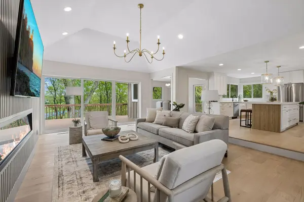 10752 Mount Curve RD, Eden Prairie, MN 55347