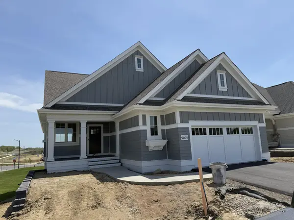 9075 Mills LN, Chanhassen, MN 55317