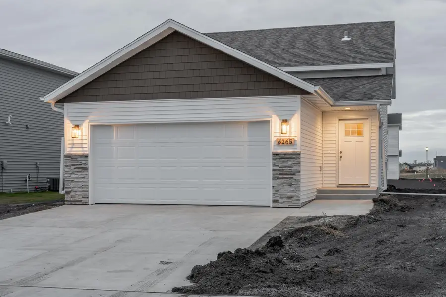 3234 36th AVE S, Moorhead, MN 56560
