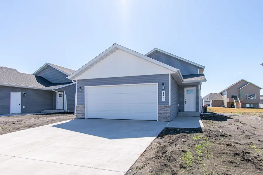 1123 Jill DR W, West Fargo, ND 58078