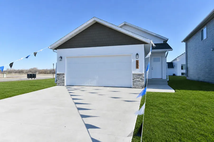 6809 Deer Creek LOOP, Horace, ND 58047