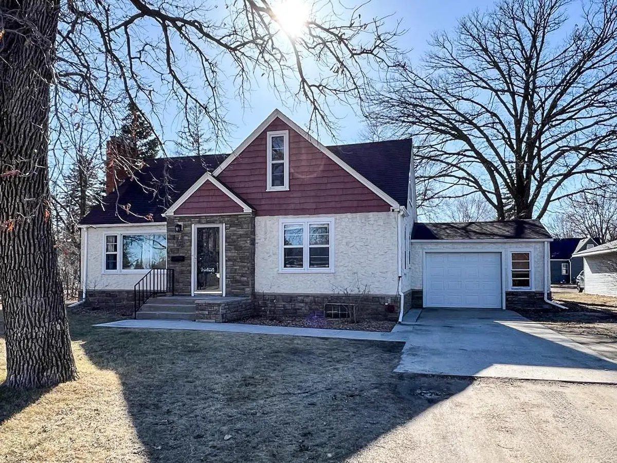 305 Kneale AVE N, Thief River Falls, MN 56701