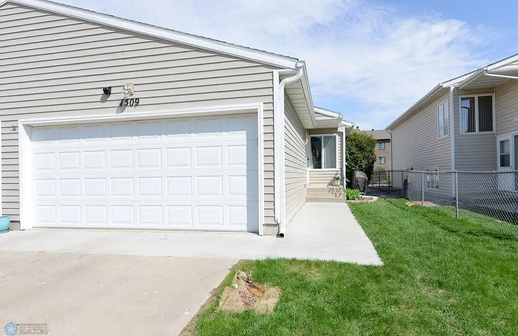 1509 28th AVE S, Fargo, ND 58103