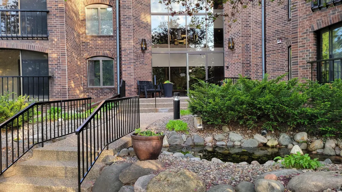 8430 Pennsylvania RD #109, Bloomington, MN 55438