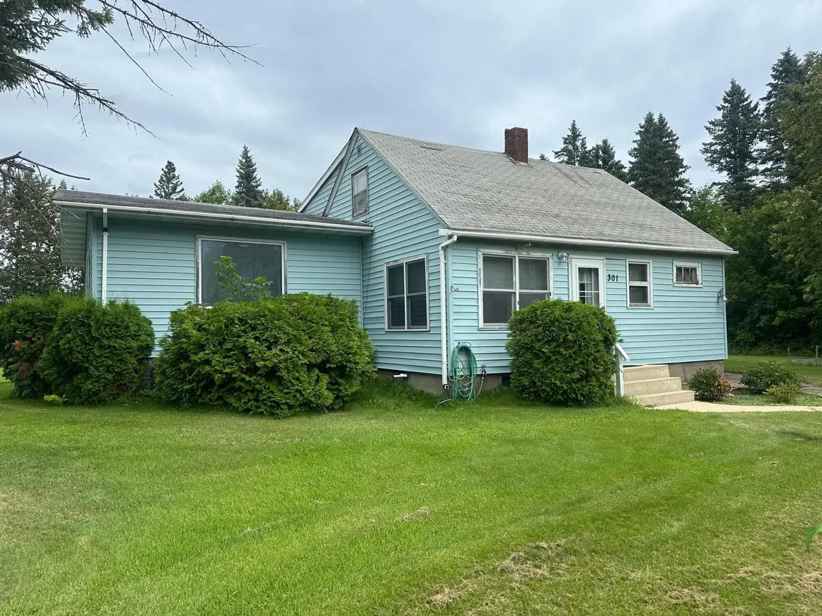 301 Pleasant AVE NW, Warroad, MN 56763