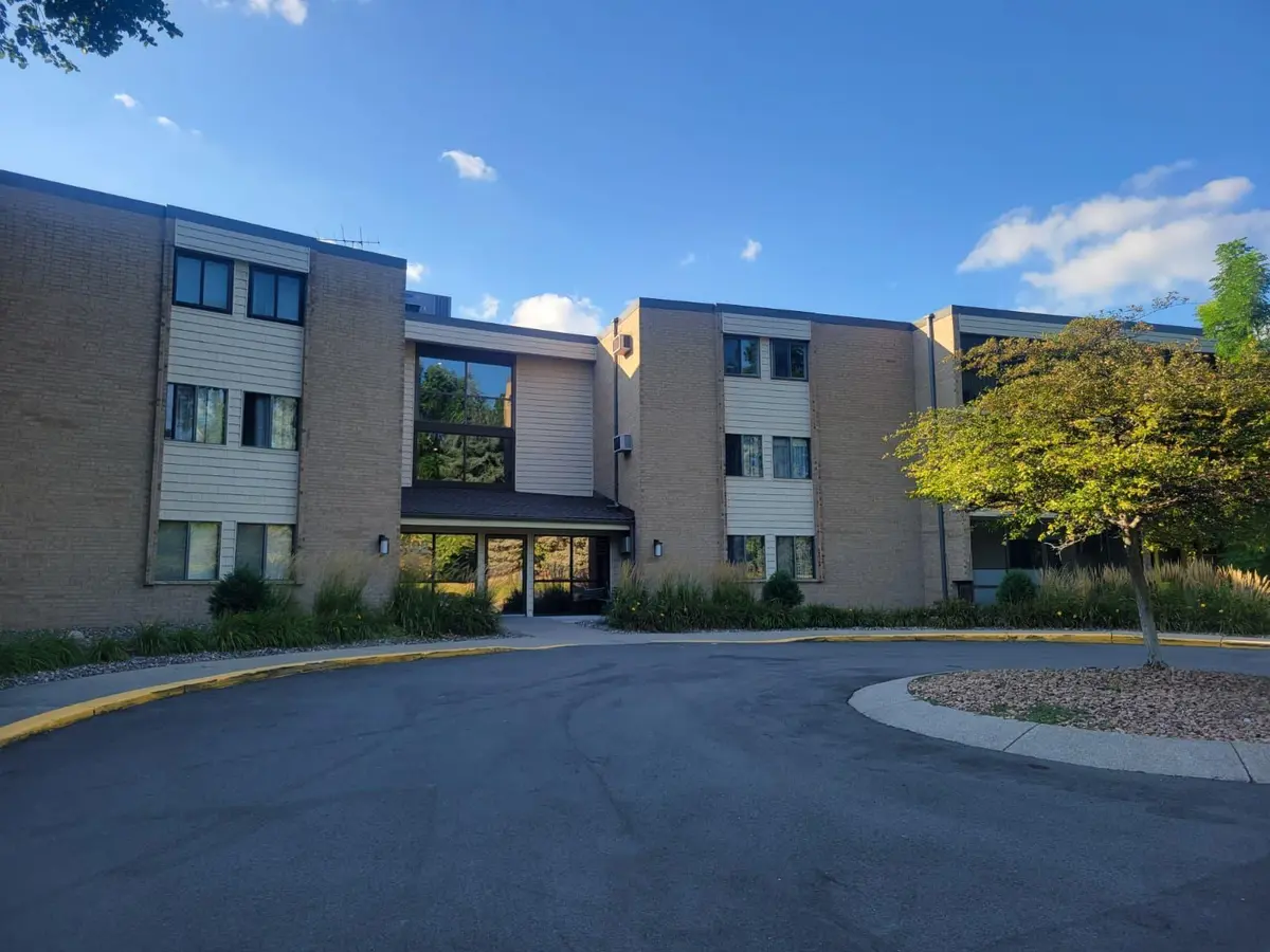 11160 Anderson Lakes Pkwy #319, Eden Prairie, MN 55344
