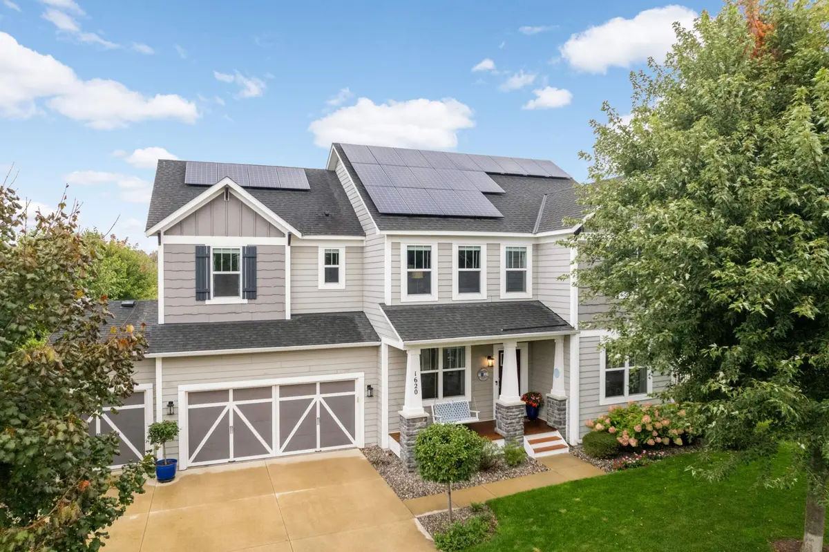 1620 Bluewater LN, Woodbury, MN 55129