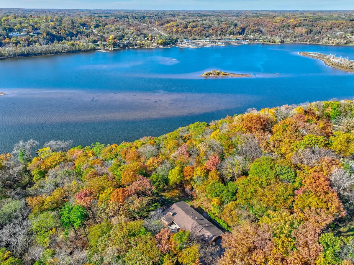 1430 Triangle DR, Saint Joseph Twp, WI 54082