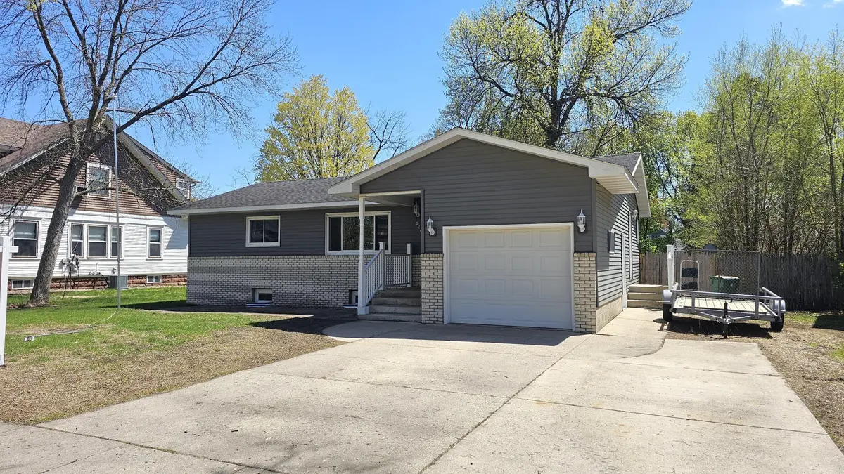 424 E 2nd ST, Litchfield, MN 55355