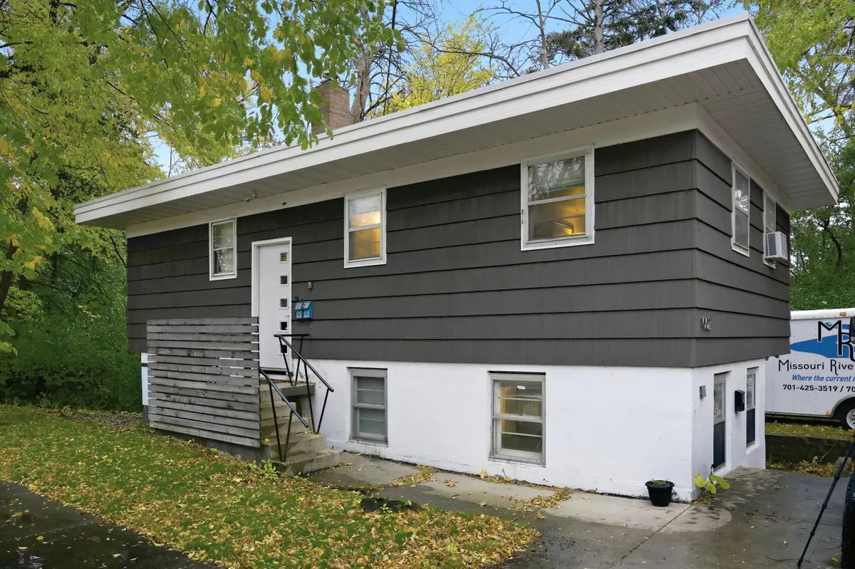 1002 9th ST S, Moorhead, MN 56560