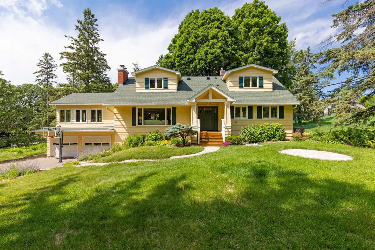 2275 Linner RD, Wayzata, MN 55391