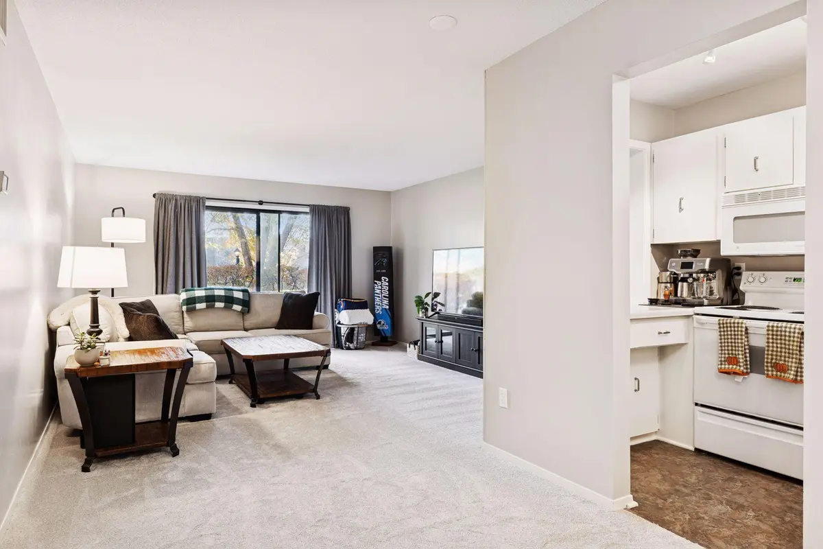 4120 Parklawn AVE #119, Edina, MN 55435